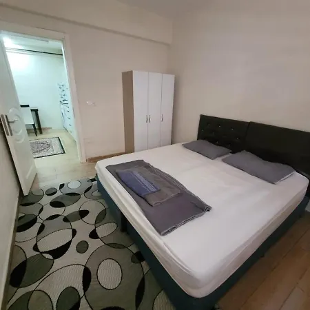Ay Apartment *
